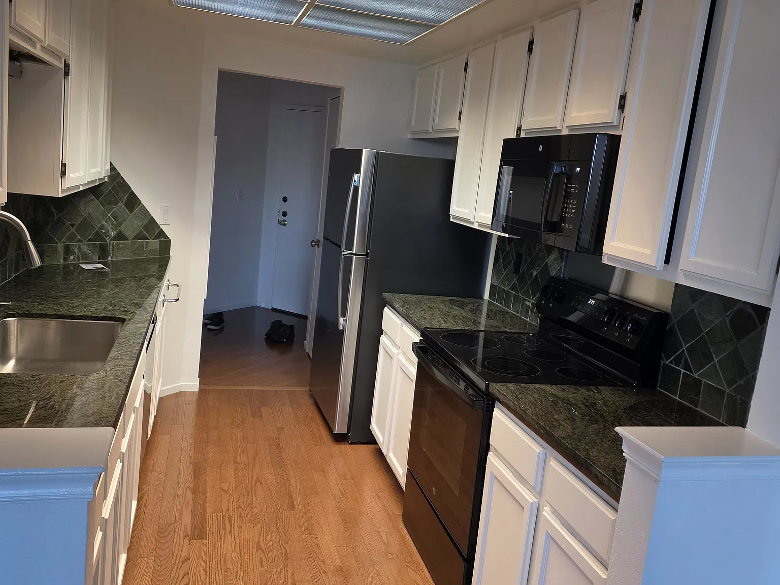 2 bed, 1240 sqft, $4,400 — Photo 2
