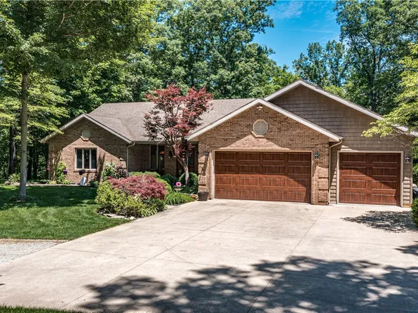 14640 E Millbrook Dr, Effingham, IL 62401
