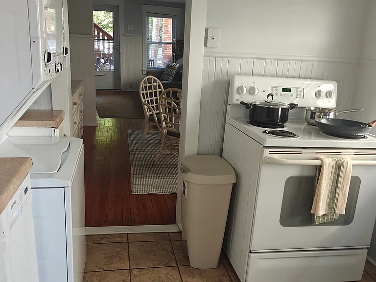 608 E 6th St #1 — Photo 4