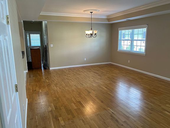 4th image of 301 Aerie Way