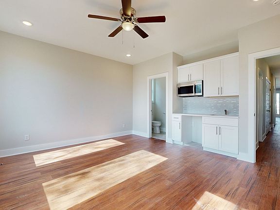 3rd image of 300 Prince Ave