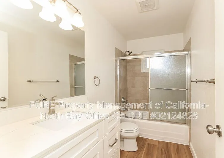 555 Dexter St #E — Photo 19