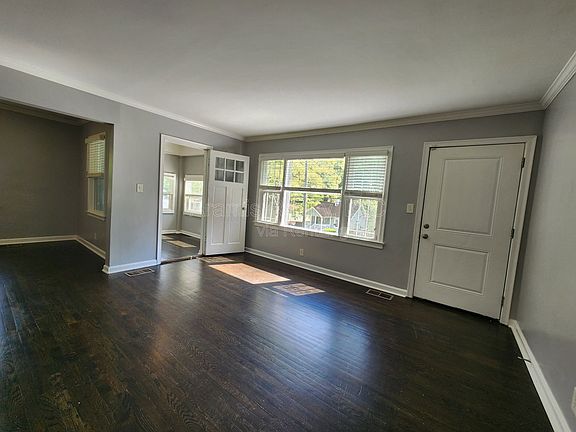 4th image of 120 Burbank Dr NW