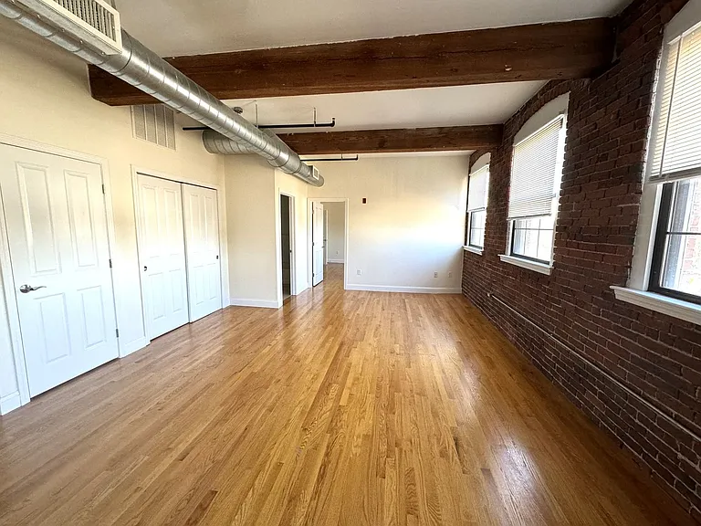 32 Vila LLC — Photo 2