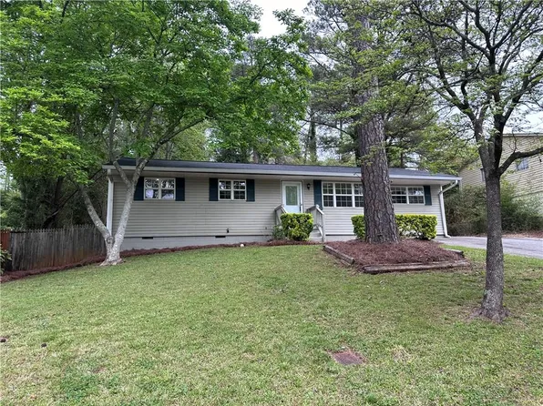 1351 Pineglen Dr, Riverdale, GA 30296