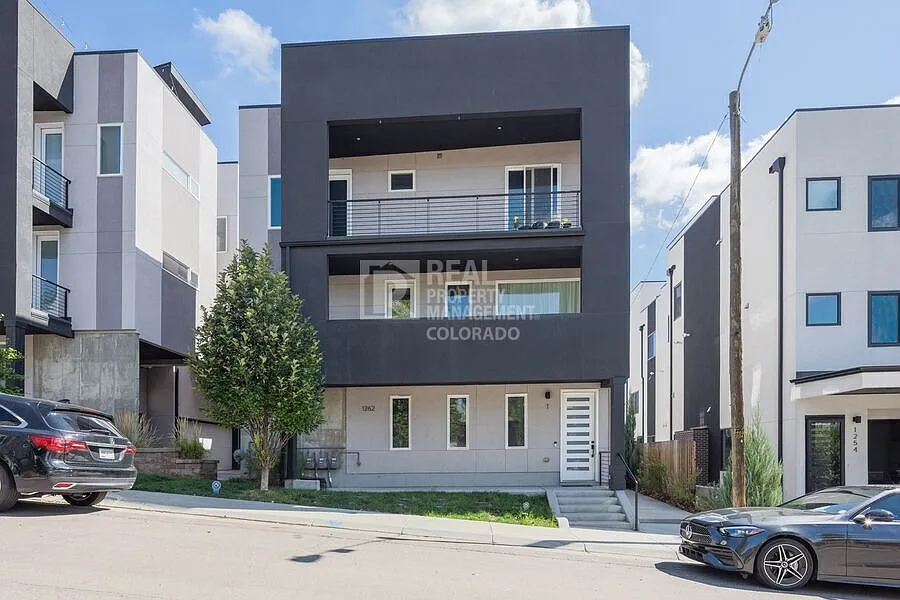 1262 Yates St #3