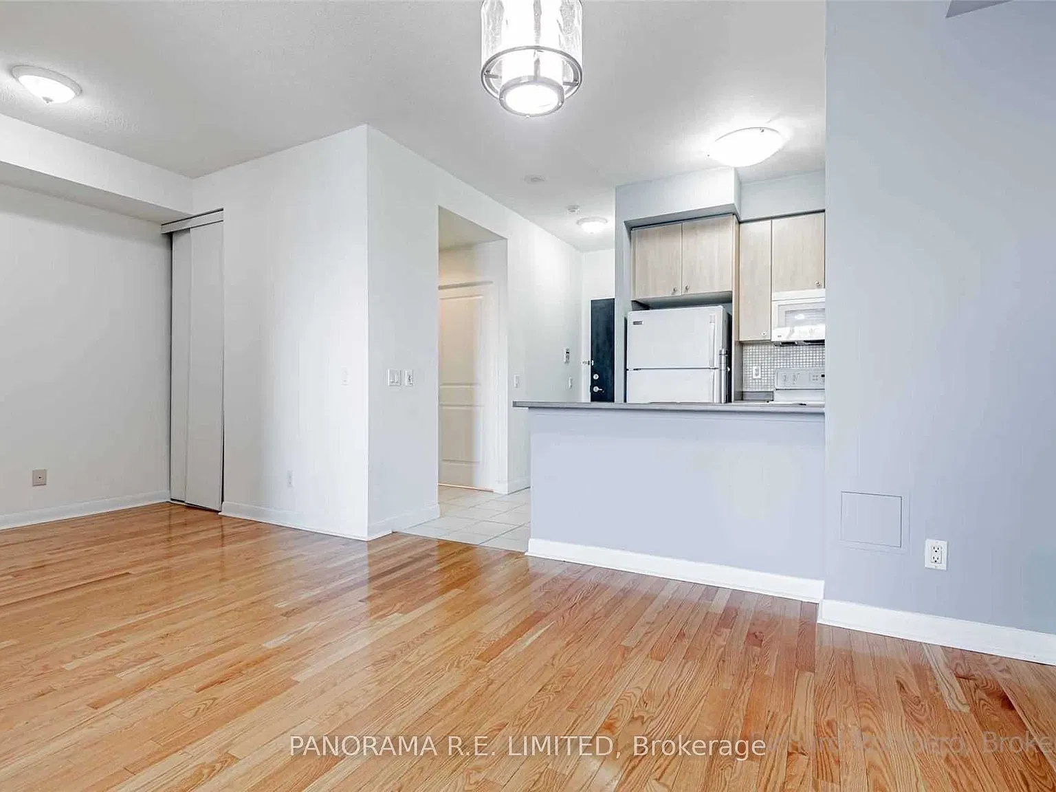 One Sherway Condominiums — Photo 3