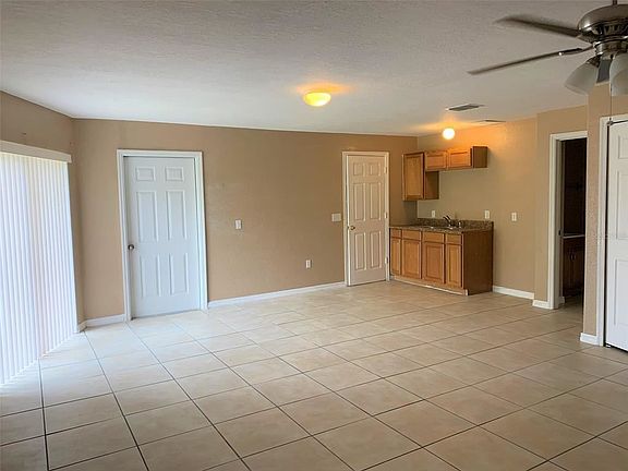 5th image of 560 Imperial Pl