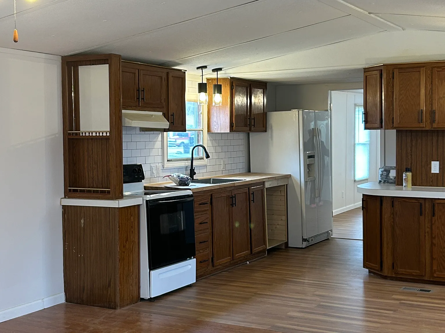 3 bed, 1216 sqft, $1,100 — Photo 2