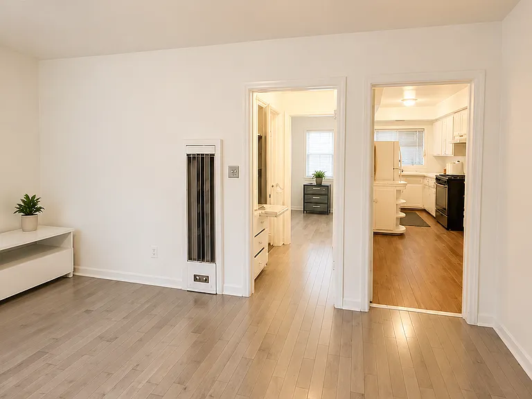 3207 W 2nd St #1 — Photo 7