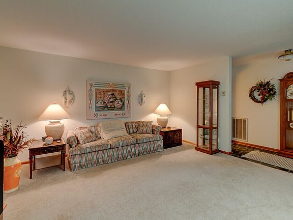 4th image of 6712 Greenbrook Dr