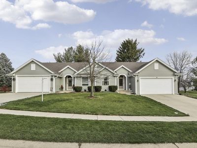 689 Hickory Creek DRIVE, Oconomowoc, WI, 53066