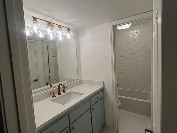 4th image of 606 Park Ln #606