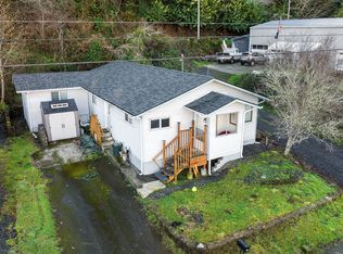 526 Elm Ave, Reedsport, OR 97467