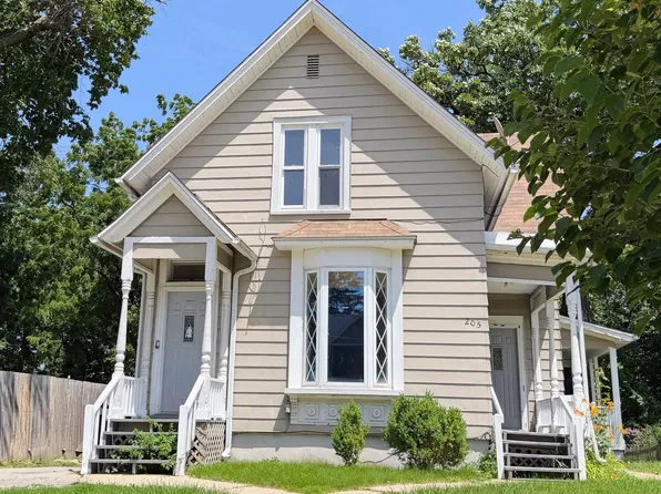 205 Perry St, Elgin, IL 60123