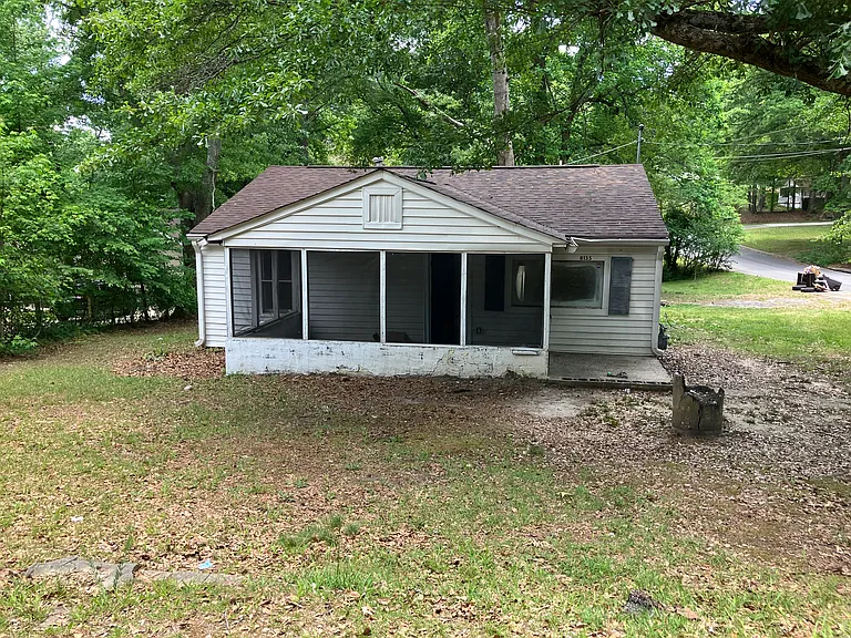 8135 Oak St — Photo 1