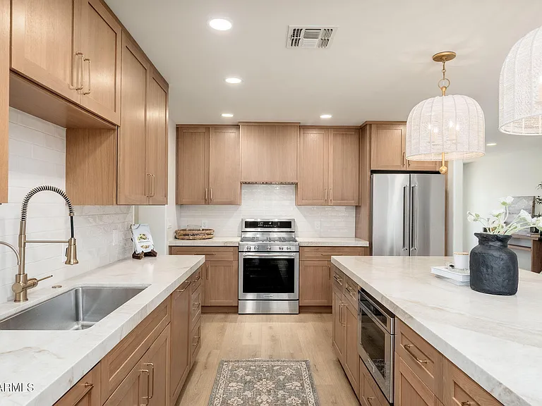 4030 E Fairmount Ave — Photo 9
