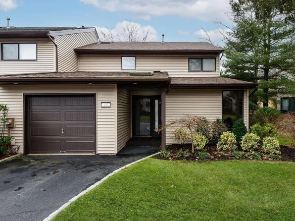107 Northgate Circle #107, Melville, NY 11747