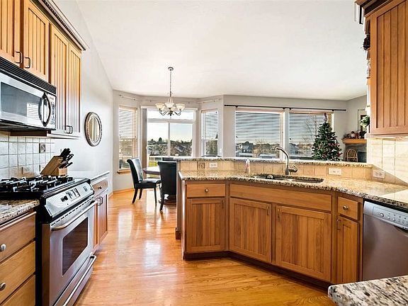 5th image of 1016 S Steen Ct
