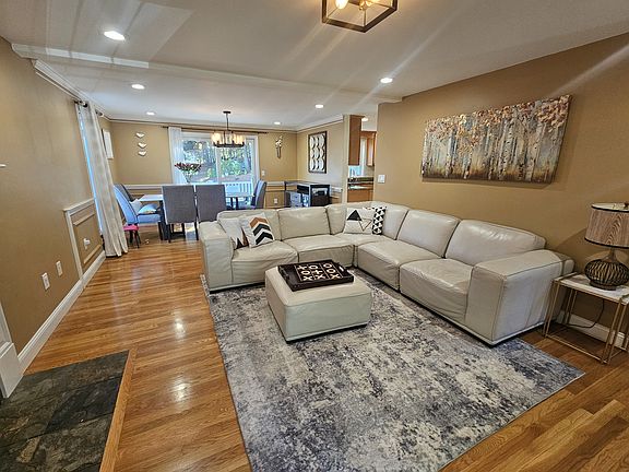 5th image of 9 Hibiscus Way