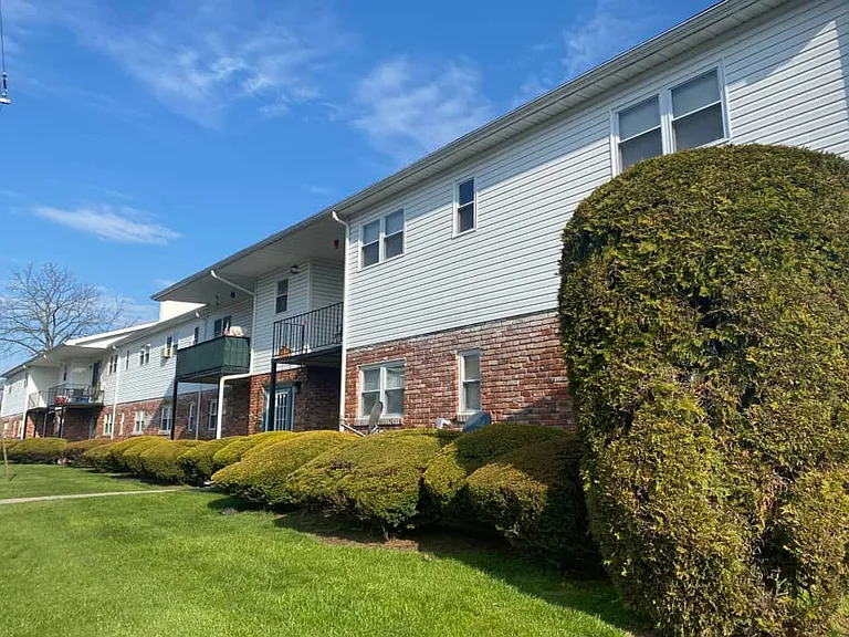 Topton Garden Apartments — Photo 2