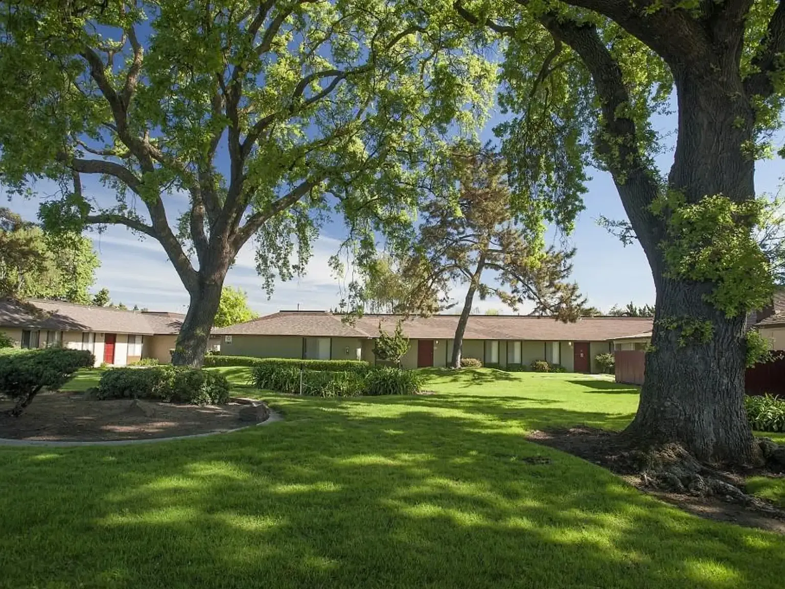 Oakwood Apartments — Photo 2