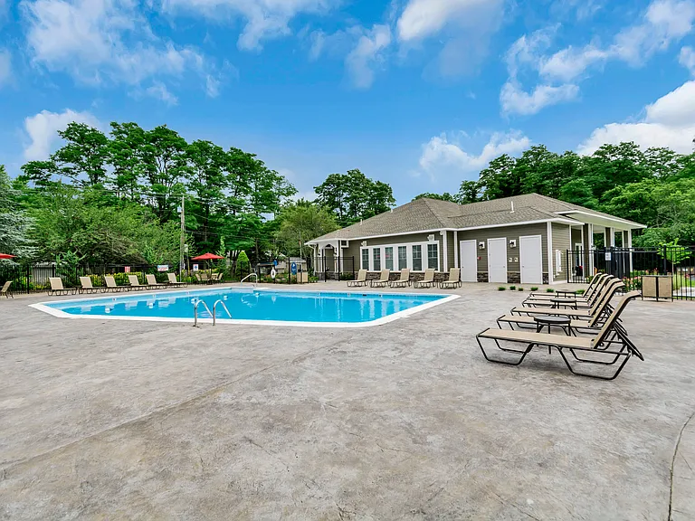 Bayside Country Club Apartments — Photo 8