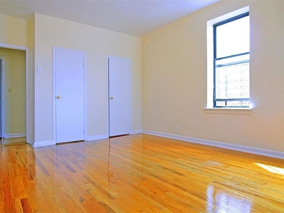 2nd image of 200 Bradhurst Ave APT 21