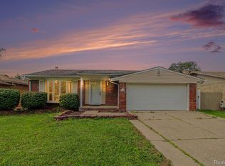 28440 Weddel Ave, Brownstown, MI 48183