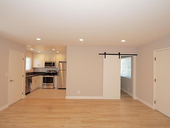 3rd image of 1588 Ontario Dr APT 5