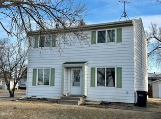 856 6th St SE, Valley City, ND 58072