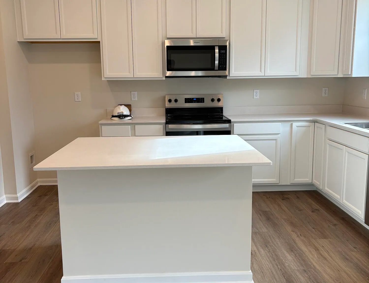 4 bed, 2.5 bath, 2265 sqft, $2,750 — Photo 3