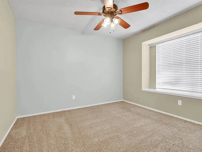 2609 Timberview Cir — Photo 11