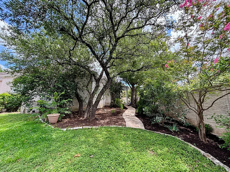 31 Lost Meadow Trl — Photo 3
