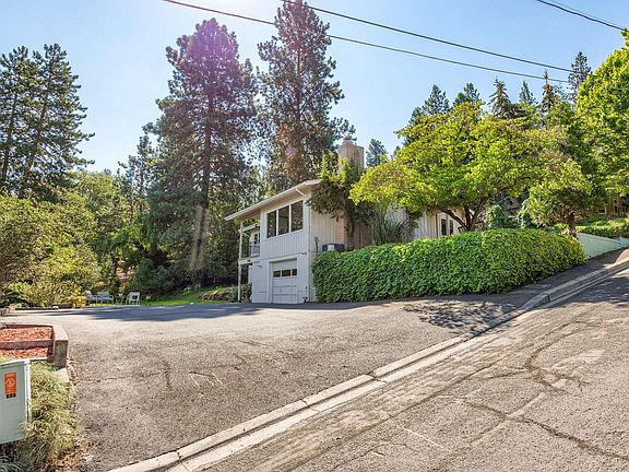 3rd image of 680 Glenwood Dr