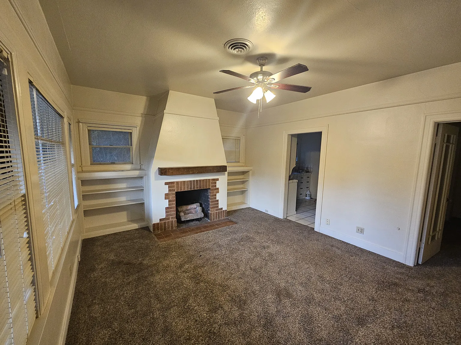 2 bed, 1075 sqft, $2,100 — Photo 3