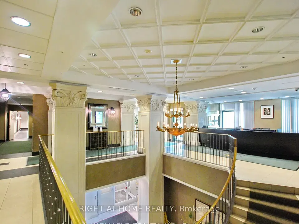 61 Town Centre Ct E #608