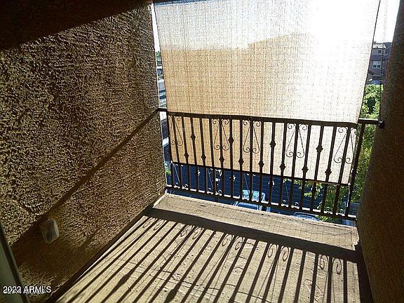 5th image of 2253 E Huntington Dr