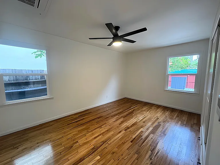 2416 Boone Ave — Photo 11