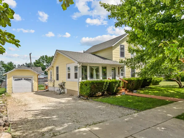 242 E Jefferson Ave, Hampshire, IL 60140