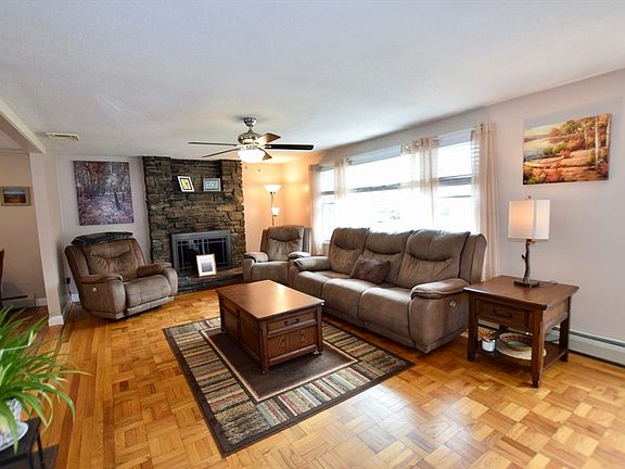 4th image of 18 Padelford St