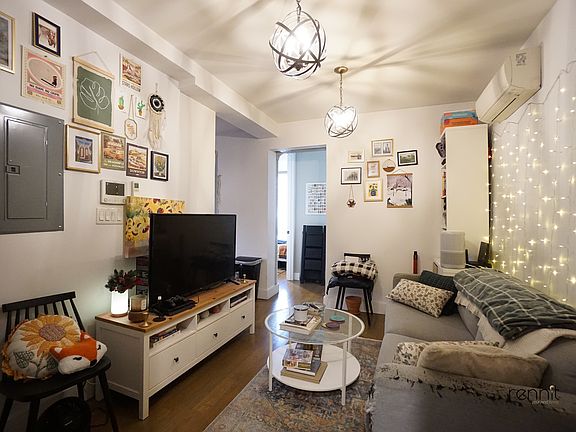 3rd image of 816 Saint Johns Pl #2F