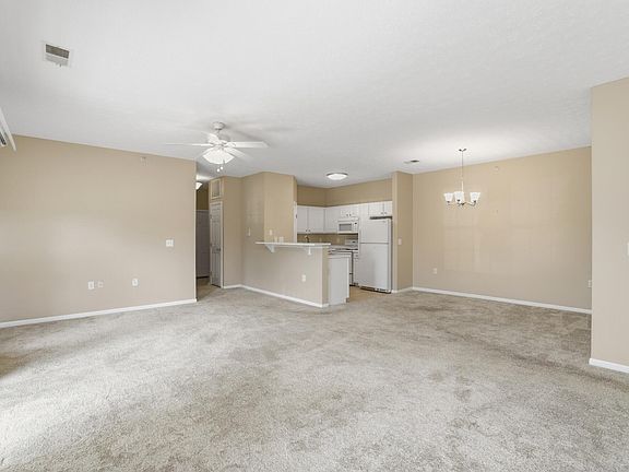 5th image of 158 Saddlebrook Ln Unit 319