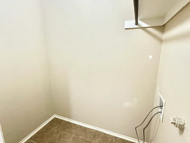 331 Elam Dr — Photo 16