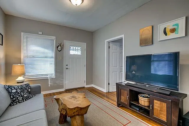 2 bed, 788 sqft, $1,750 — Photo 2