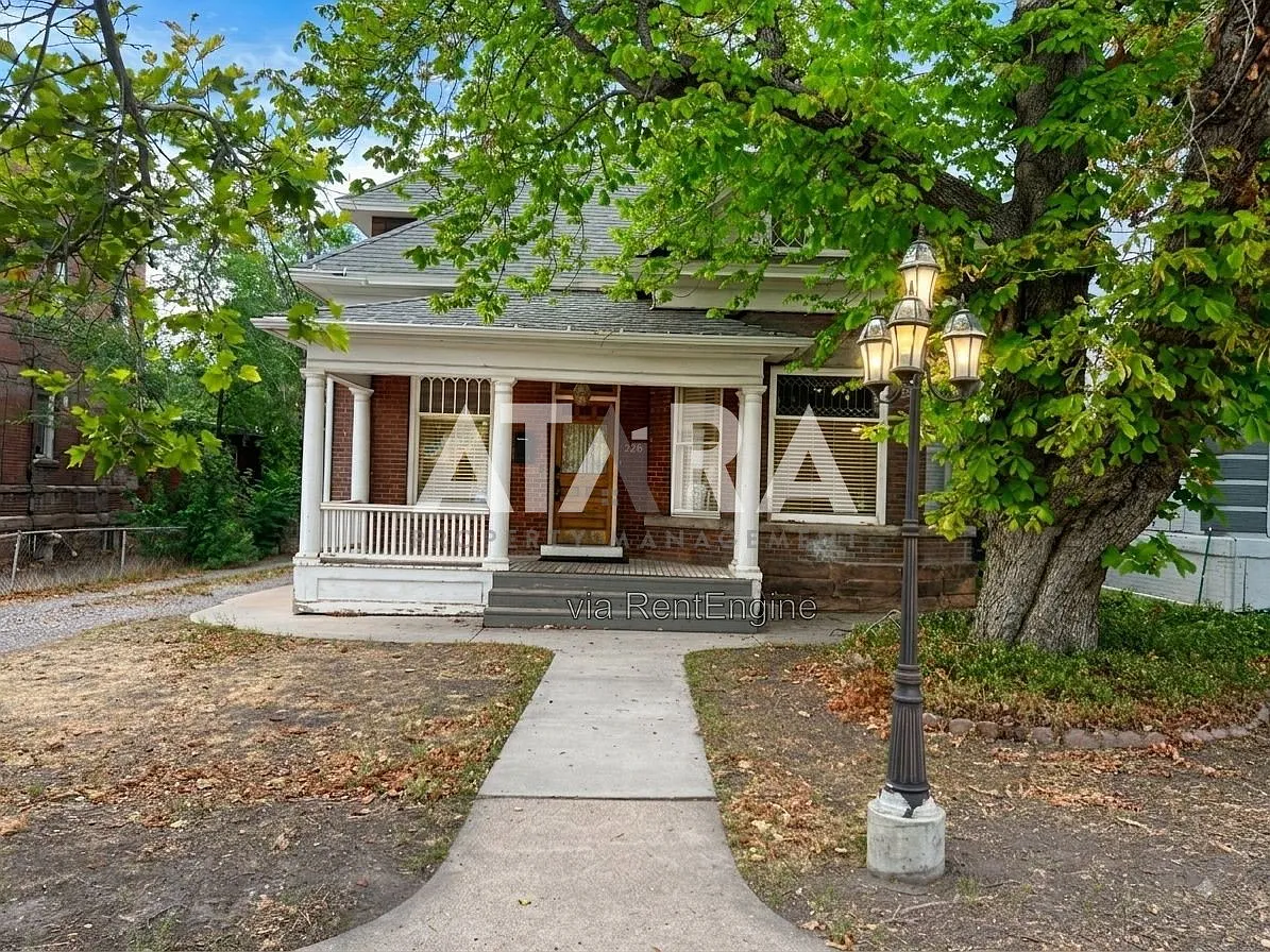 6 bed, 3.0 bath, 4076 sqft, $3,995 — Photo 4