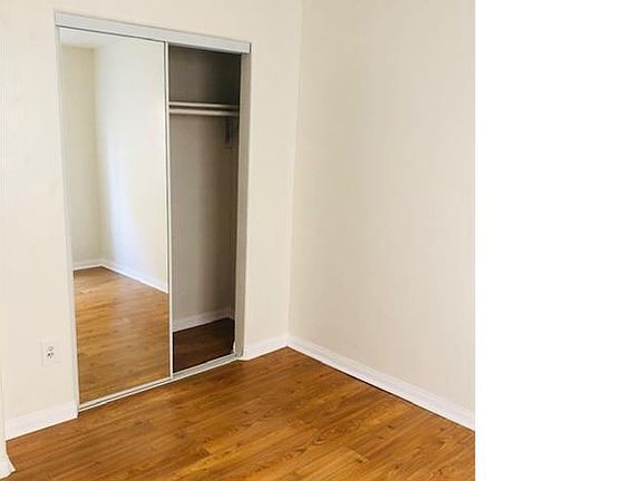 3rd image of 855 W 80th St