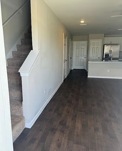 2618 S Cedar Ln — Photo 2