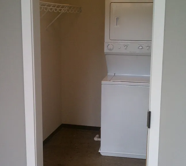 415 Oliver Hill Way — Photo 21