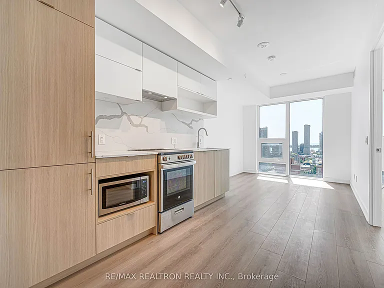 100 Queens Cay E #2508 — Photo 7